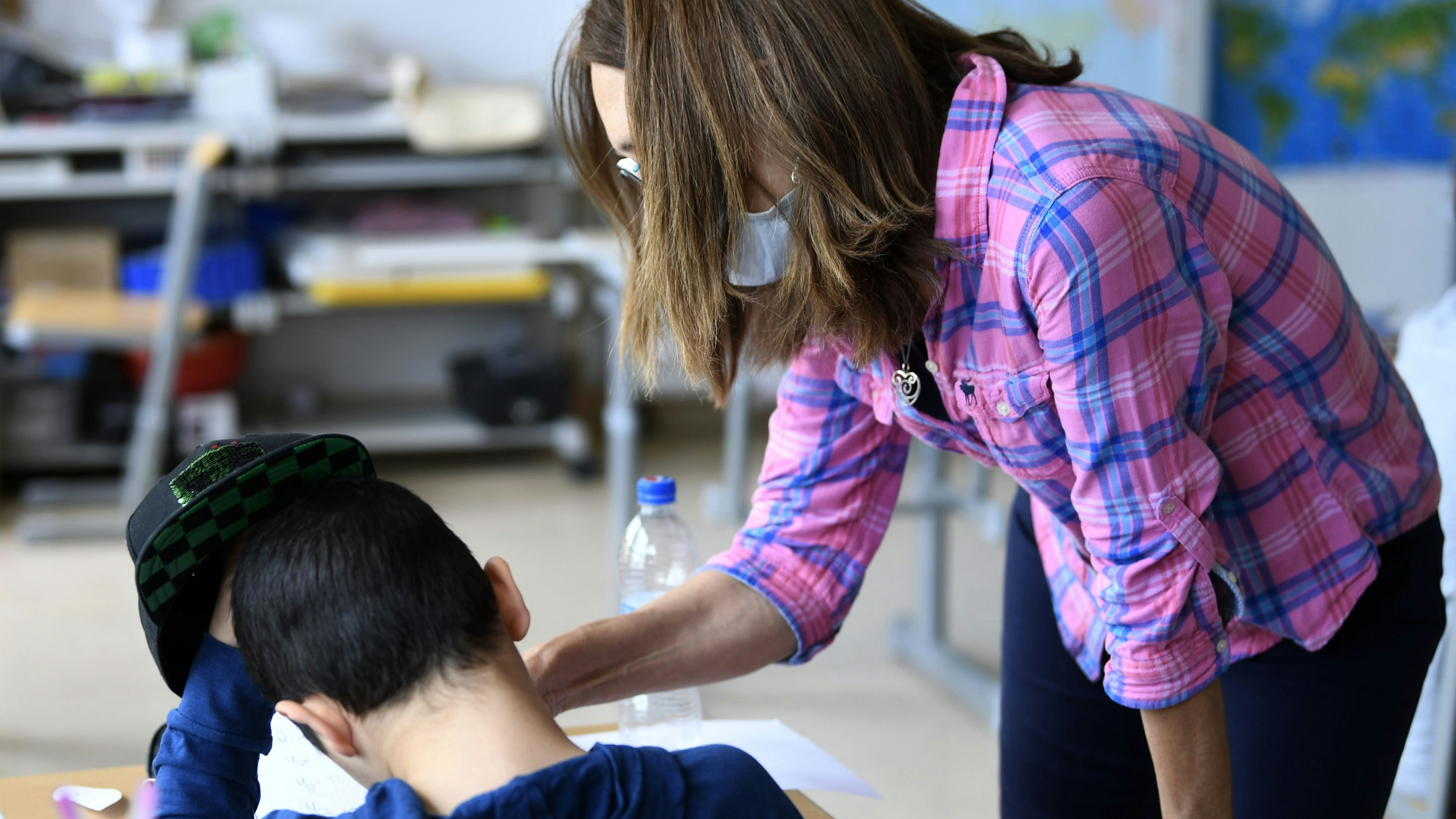 Eine Pädagogin in einer Volksschule
