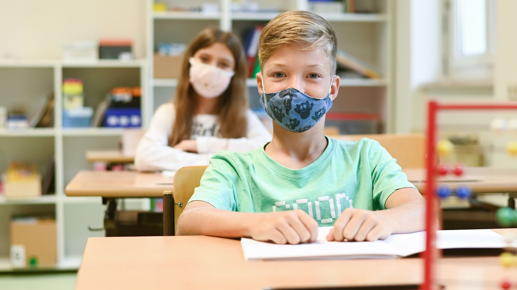 Download von www.picturedesk.com am 24.09.2021 (16:11).  15.09.2021 AUT, Schärding, Fototermin, Themenbild, im Bild der Schüler Fabian (10) mit Maske im Unterricht. PhotoCredit Johanna Schlosser - 20210915_PD13545 - Rechteinfo: Rights Managed (RM) Nur fÃ¼r redaktionelle Nutzung!