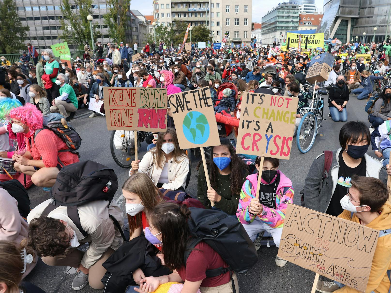 Der Klimaschutz werde von der Politik verzögert und verhindert, kritisiert "Fridays for Future".