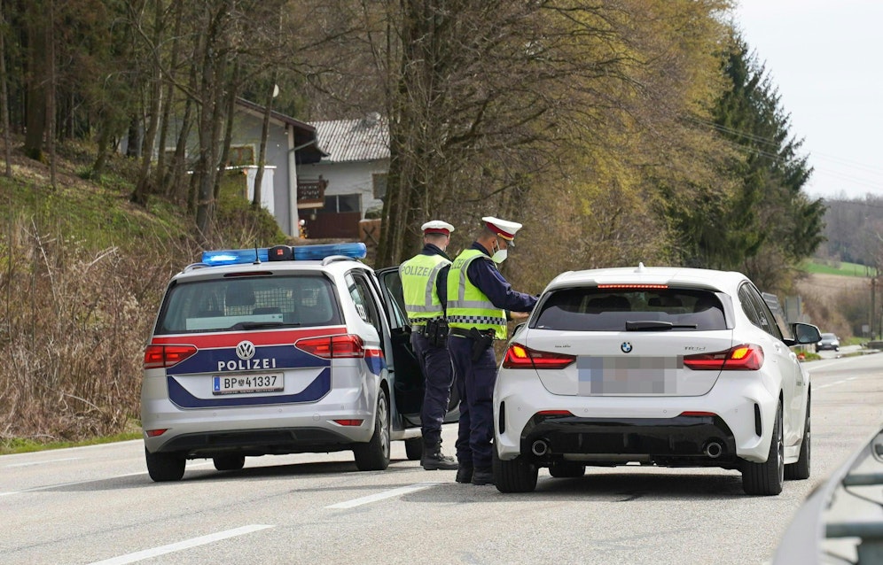 Auch Ausreisekontrollen treten im Kampf gegen Corona wieder in Kraft. (Archivbild)