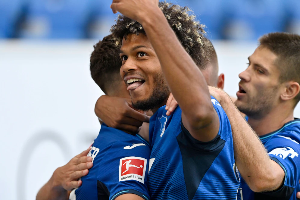 Christoph Baumgartner bejubelt seinen Treffer. 