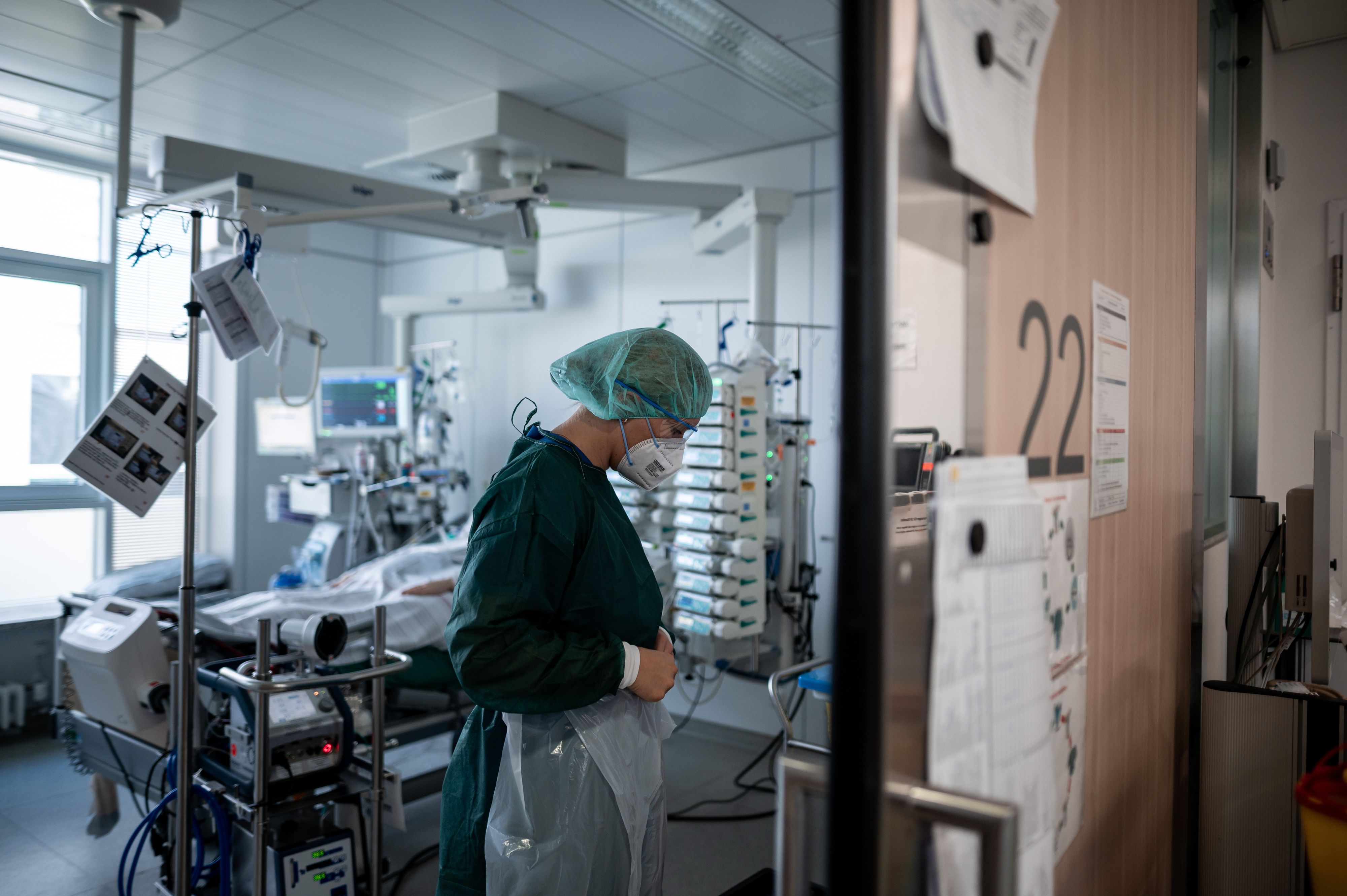 Auf den Intensivstationen bleibt die Corona-Situation weiter angespannt.