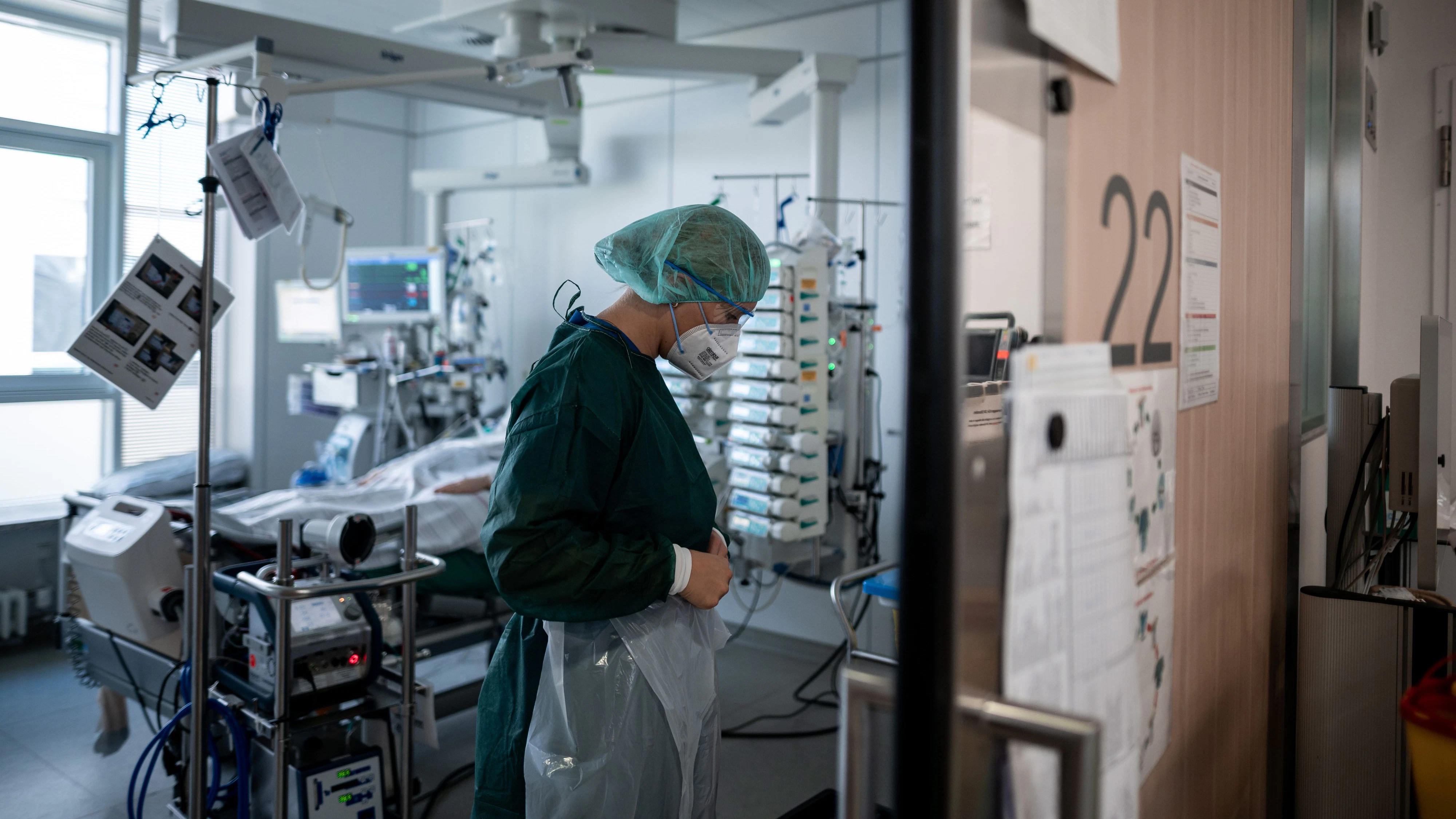 Auf den Intensivstationen bleibt die Corona-Situation weiter angespannt.