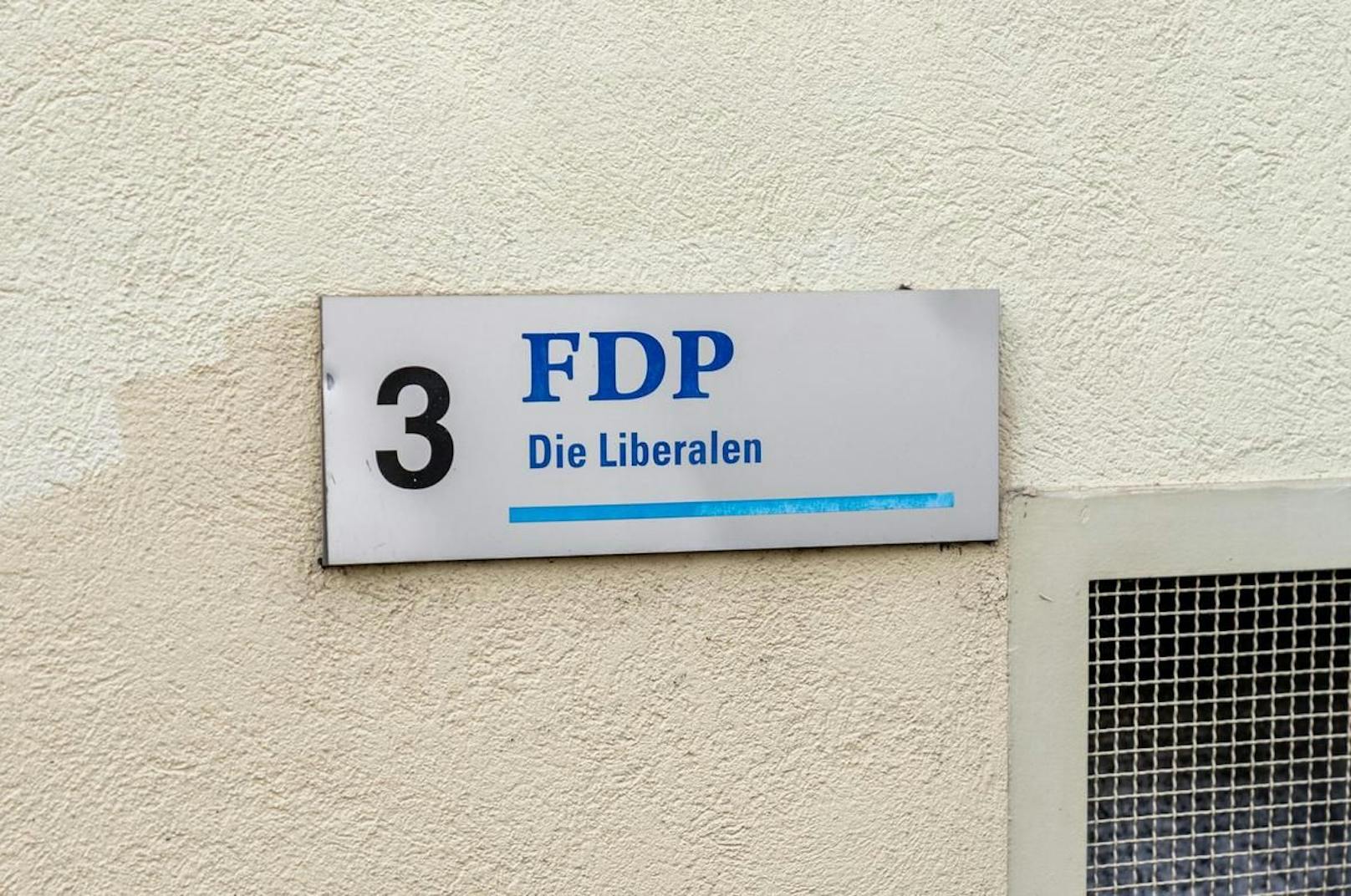 "Wir bleiben dabei, die Tests für asymptomatische Personen müssen ab Oktober kostenpflichtig sein", twitterte die FDP.