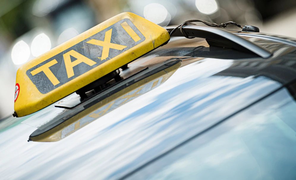 Ein Taxi-Zechpreller landete in Polizeigewahrsam.