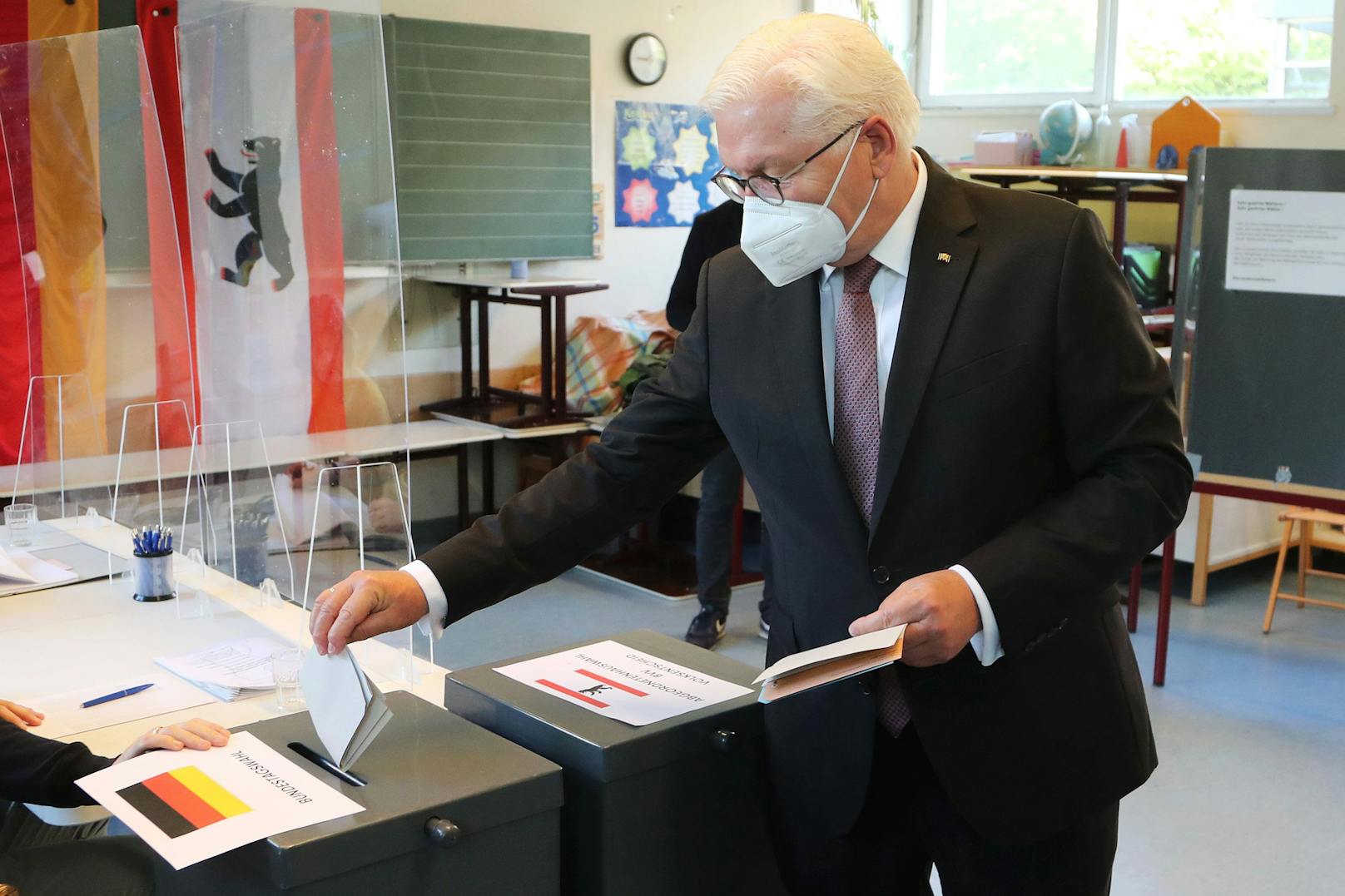 Auch Deutschlands Präsident Frank-Walter Steinmeier gibt seine Stimme ab