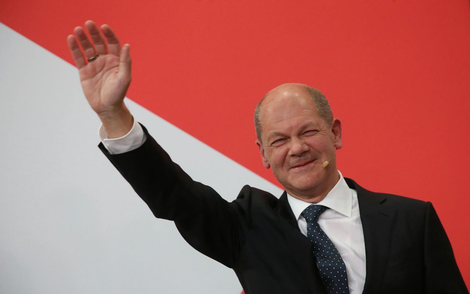 "Die Bürgerinnen und Bürger wollen, dass der nächste Kanzler der Kanzlerkandidat der SPD ist." Olaf Scholz liegt laut derzeitigen Umfragewerten (ZDF, ARD: vierte Hochrechnung, Stand 20.13 Uhr) vorne