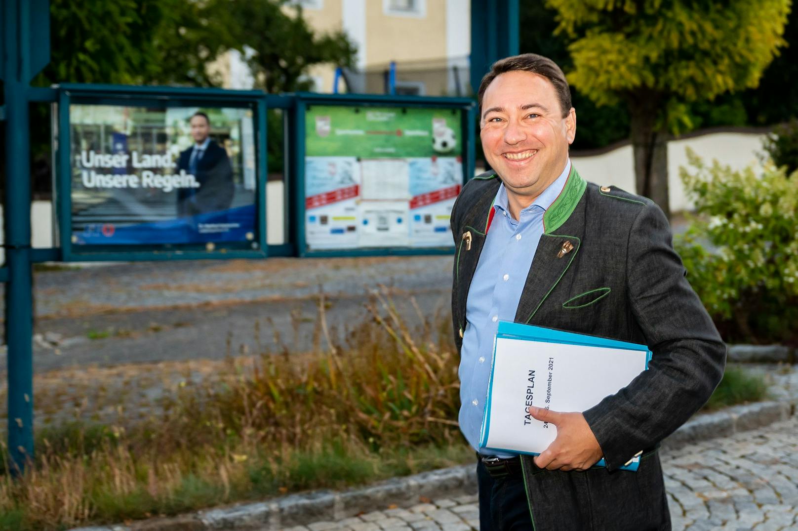 FPÖ-Spitzenkandidat Manfred Haimbuchner vor seiner Stimmabgabe zur Landtagswahl in Oberösterreich, am Sonntag 26. September 2021 in Steinhaus bei Wels.