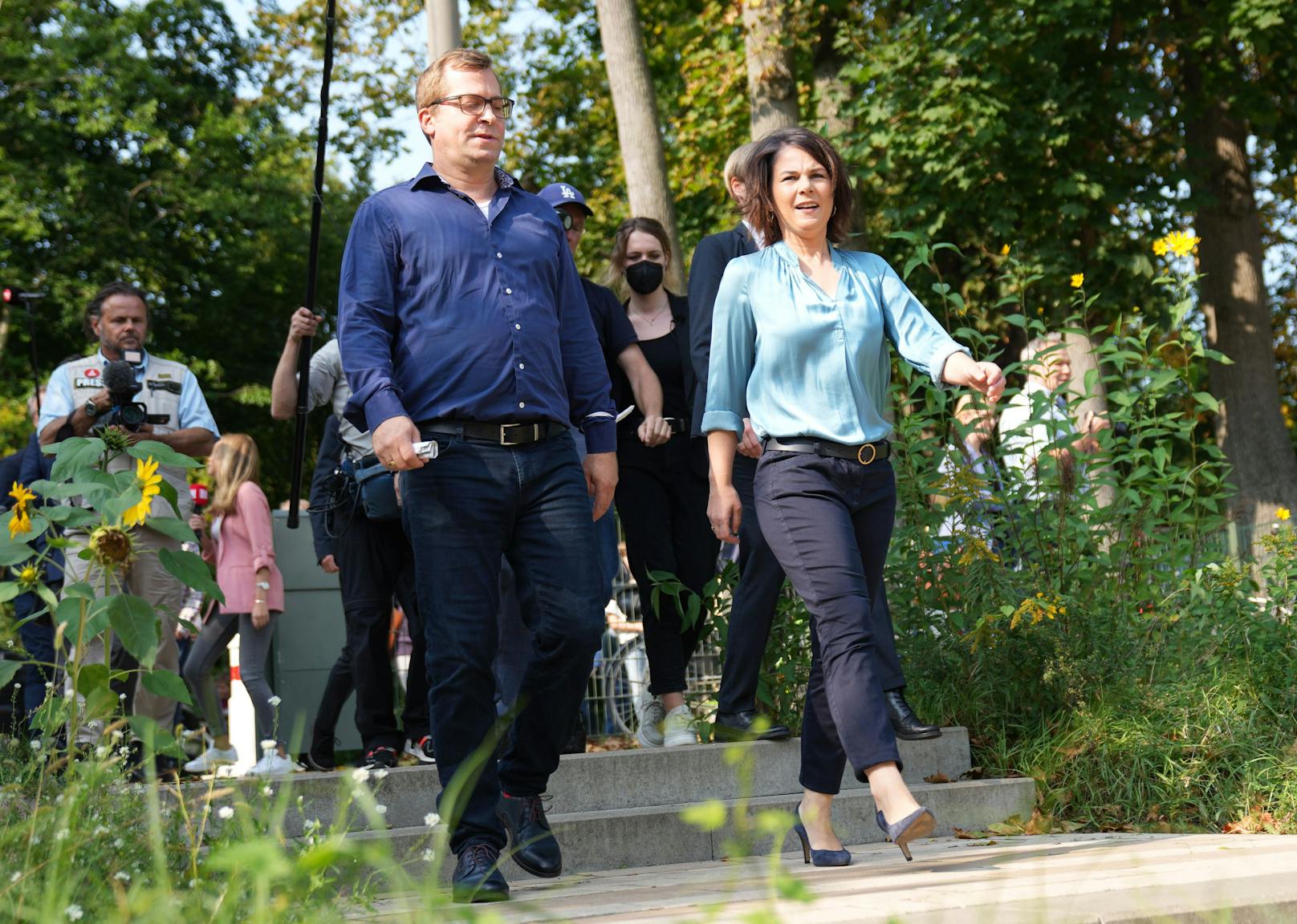 Kanzlerkandidatin Annalena Baerbock (Grüne) wählt gemeinsam mit ihrem Mann Daniel Holefleisch 