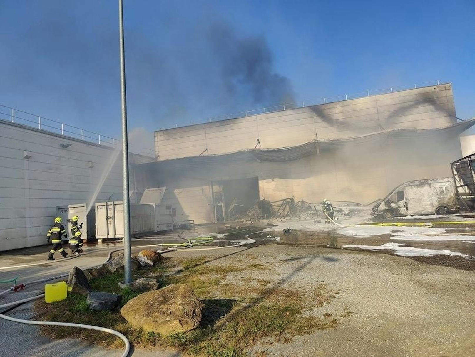 Großbrand am Magna-Werksgelände im oststeirischen Weiz am 26. September 2021.