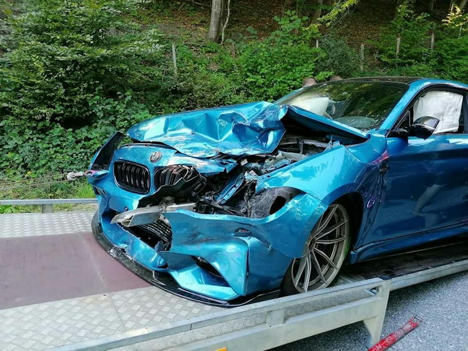 Der Sportwagen wurde schwer beschädigt.