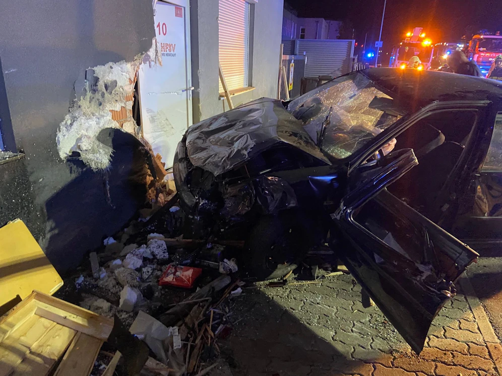 Auto gegen Firma