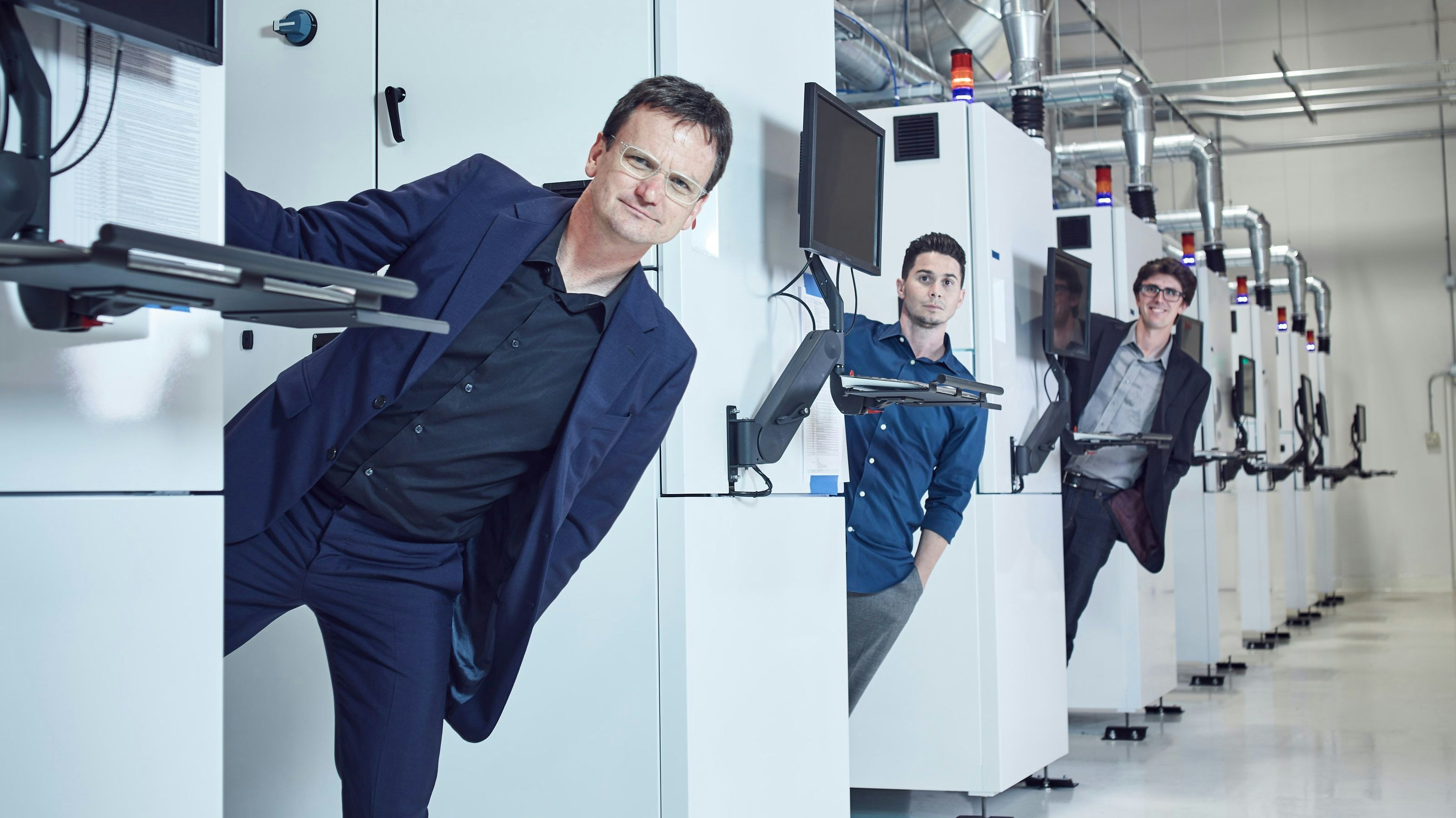 Martin Roscheisen (vorne) stellt Diamanten aus Solarenergie her.