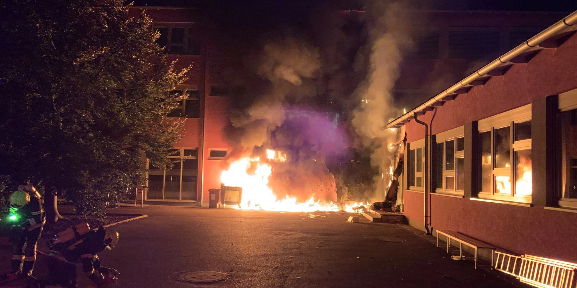 Die Flammen waren schlugen mehrere Meter in die Höhe.