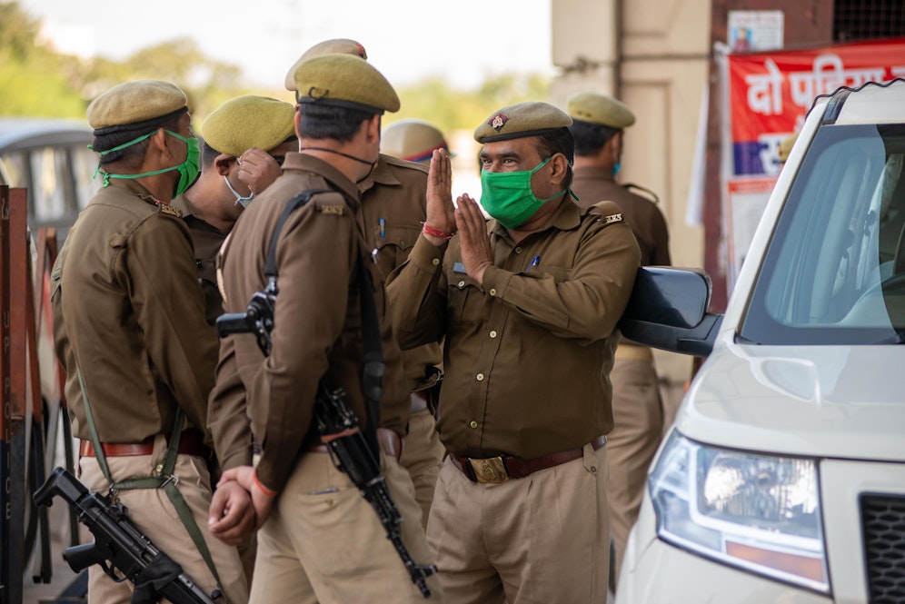 Erst ein halbes Jahr später bemerkten die Eltern, was ihrer Tochter passiert war und riefen die Polizei. (Symbolbild)