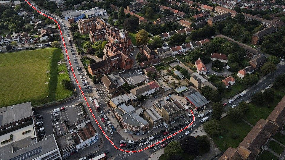 In London kommt es zu Schlangen von bis zu 700 Metern.&nbsp;