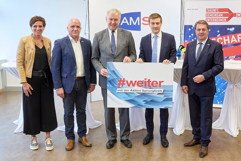 Gerlinde Tröstl, GF Markas GmbH Österreich, der Präsident der AK NÖ und Vors. des ÖGB NÖ Markus Wieser, Arbeitsmarkt-Landesrat Martin Eichtinger, AMS NÖ-Landesgeschäftsführer Sven Hergovich, der Präsident der WKÖ NÖ Wolfgang Ecker (v.l.)