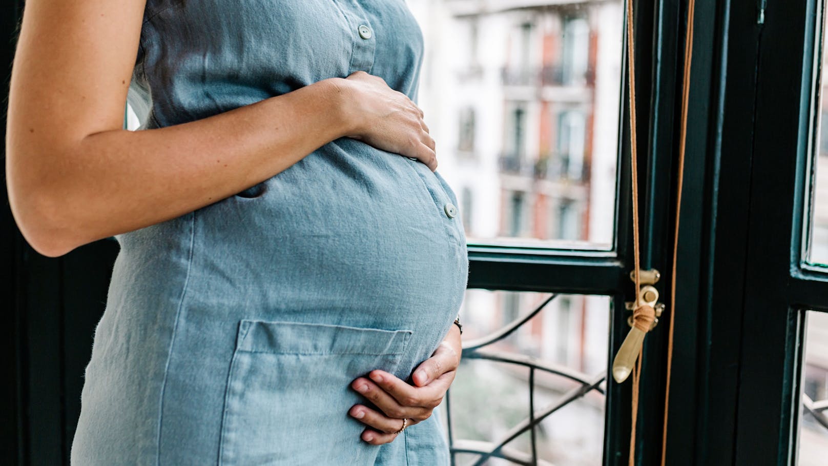 Das Arbeitsministerium hat den Anspruch auf Sonderfreistellung für alle Schwangeren in körpernahen Berufen bis Jahresende verlängert.
