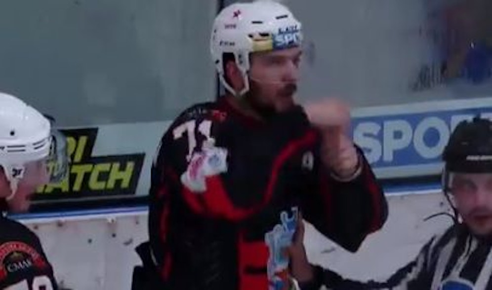 Diese Bananen-Geste entsetzt die Eishockey-Welt.