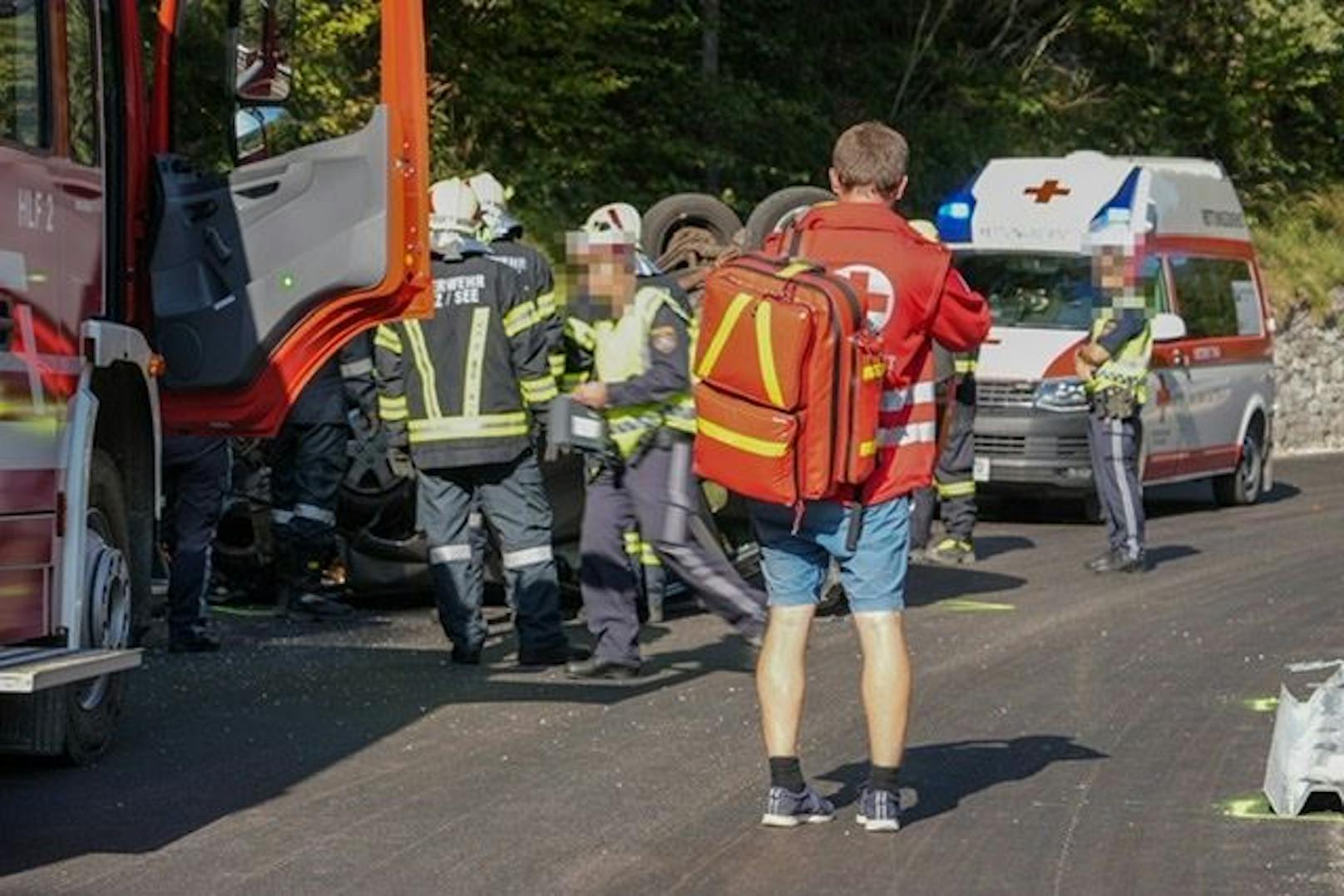 Die Einsatzkräfte vor Ort.