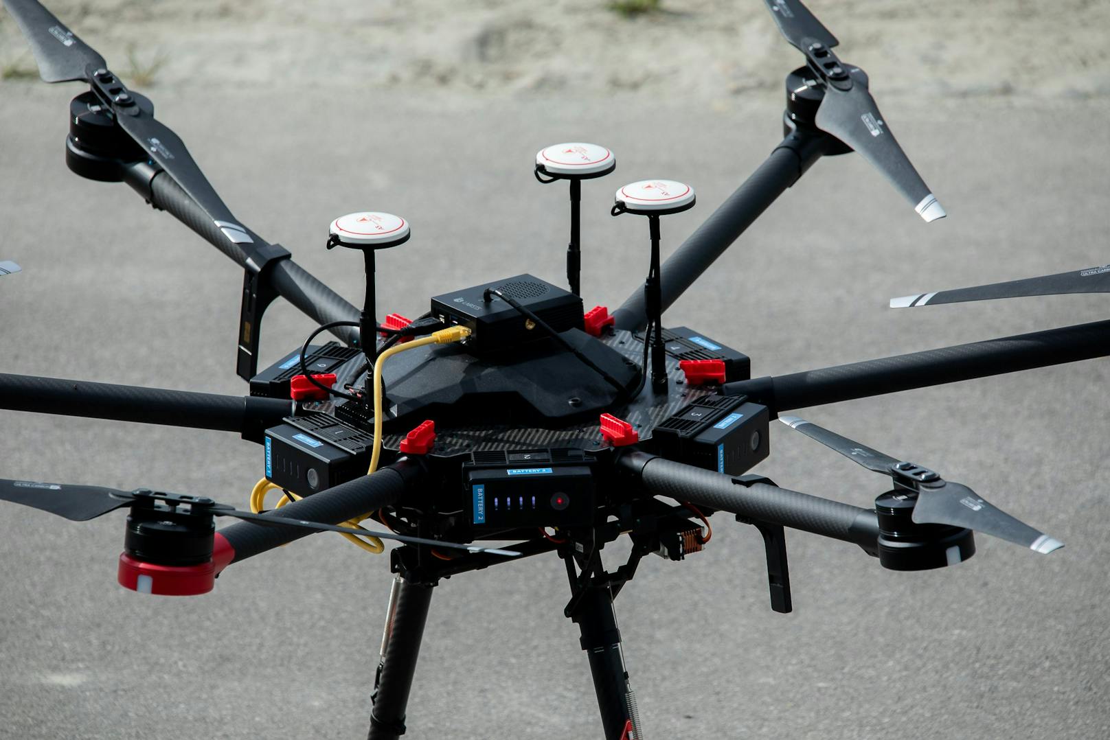 Entwickelt wurde die Drohne vom Robotik-Unternehmen Unmanned Life als autonome Notfall-Such- und Rettungslösung