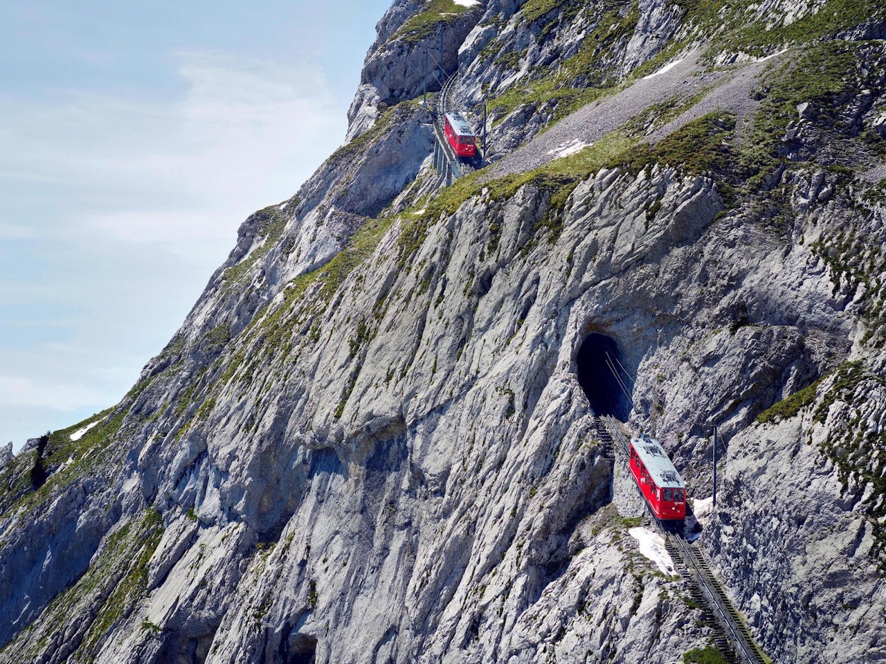Heute.at - Pinkelpause – Mann springt aus fahrender Zahnradbahn