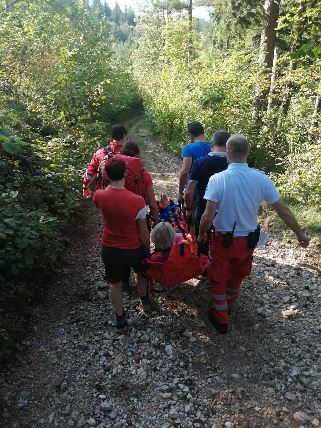 Die Bikerin wurde abtransportiert
