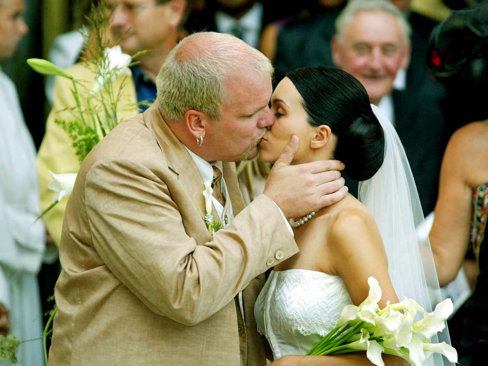 Im Jahr 2001 heiratete er im steirischen Pöllau seine Sonja.