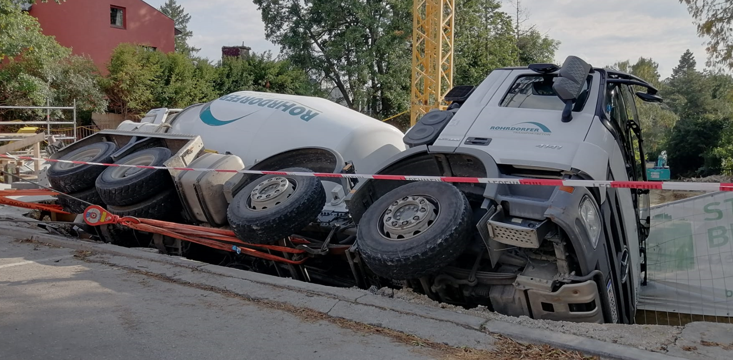 Ein Lkw auf Abwegen in Wien-Döbling