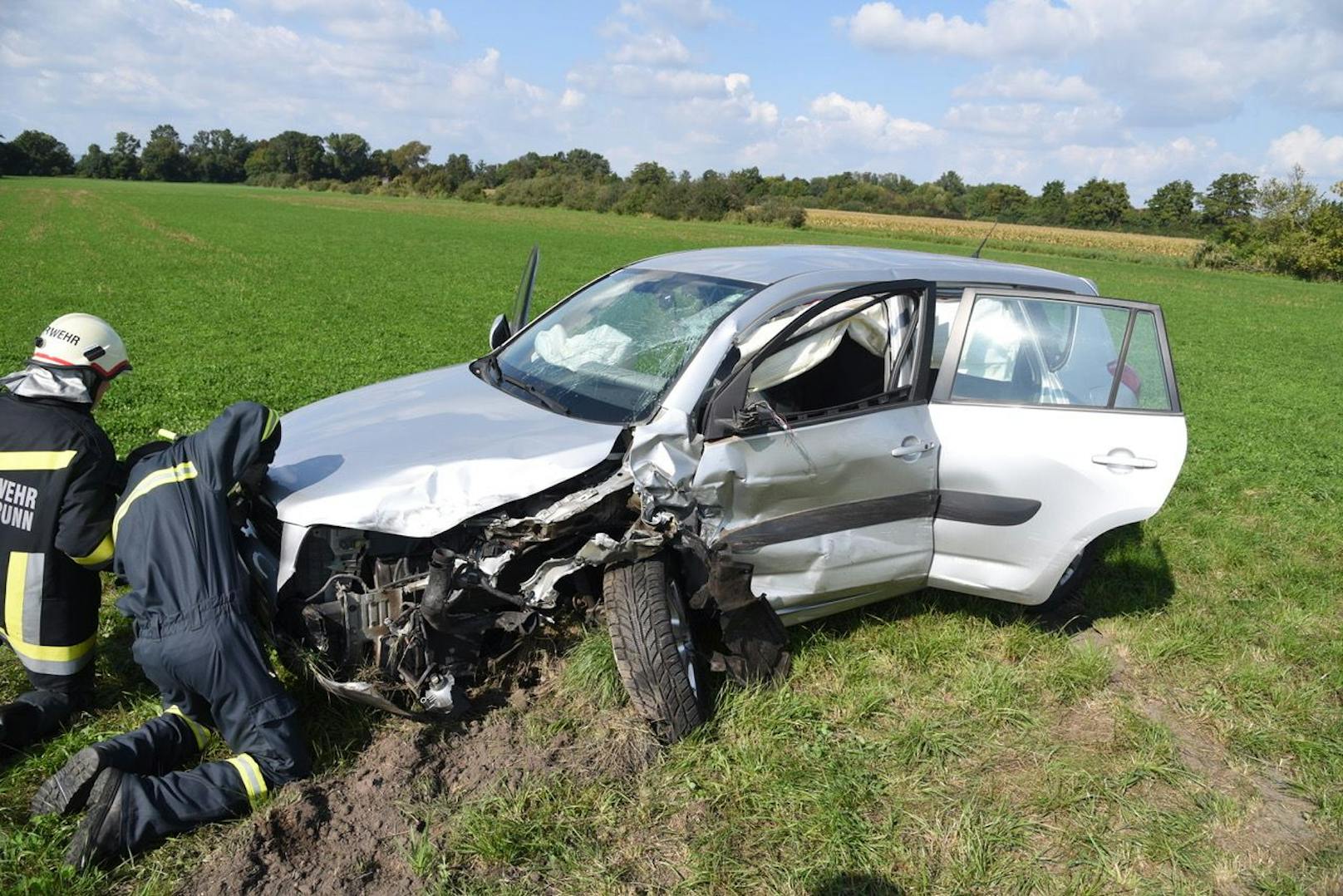 Schwerer Verkehrsunfall mit drei Fahrzeugen in NÖ