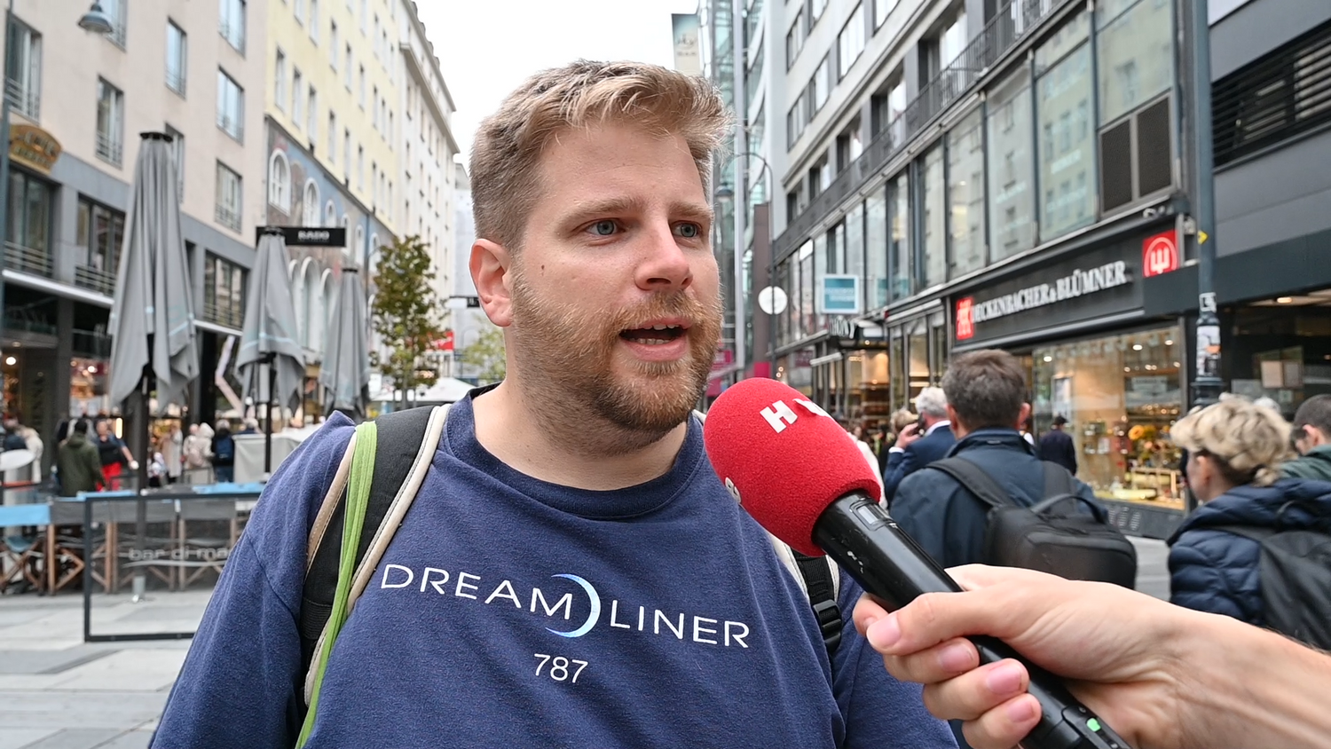 Michael (34) bedauert die gesellschaftliche Spaltung wegen der Corona-Impfung.