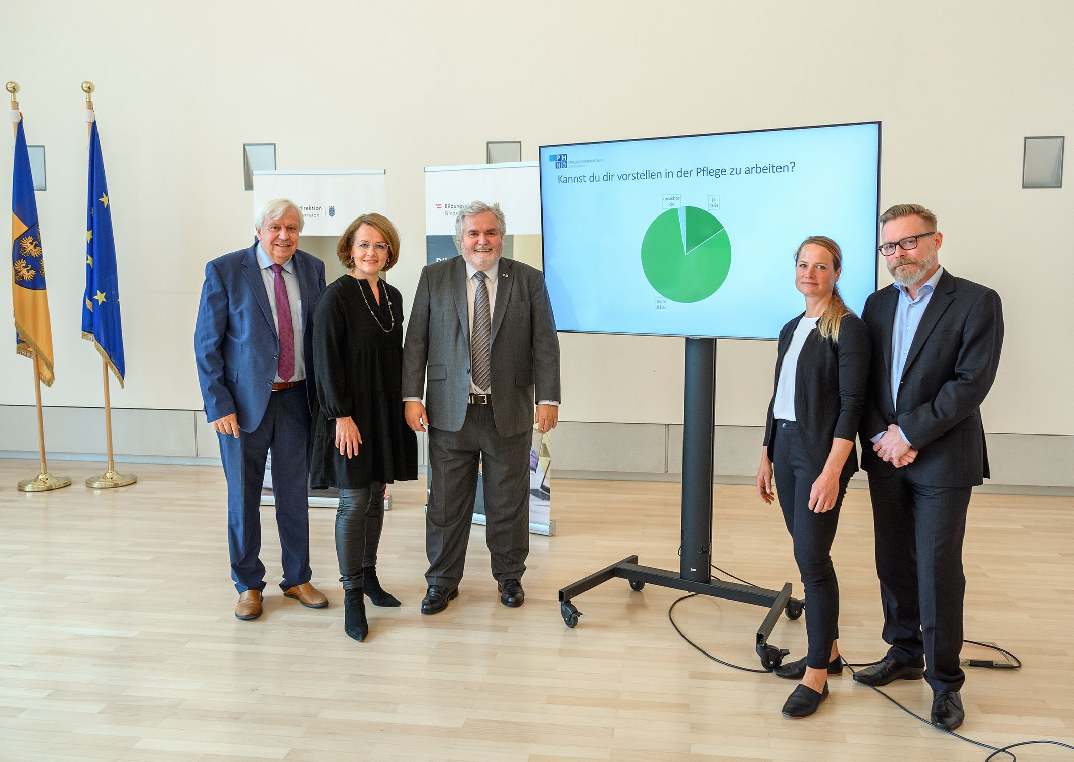 Bildungsdirektor Johann Heuras, Univ. Prof. Erwin Rauscher, Bildungs-Landesrätin Christiane Teschl-Hofmeister, Studienautorin Julia Niederfriniger und Studienautor Gregor Jöstl (v.l.)