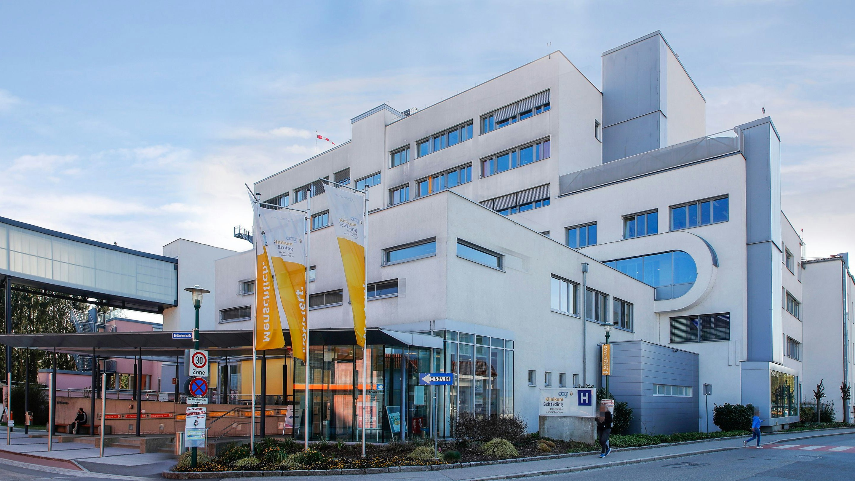 Heute.at - Radfahrer betrinkt sich und fährt dann in den Inn