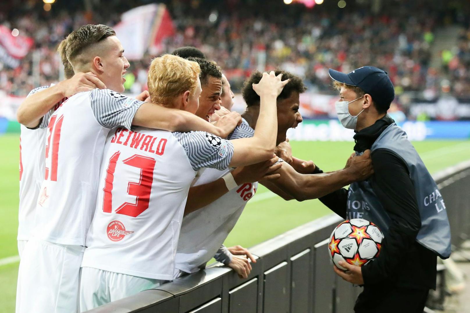Salzburg feiert den Sieg gegen Lille. 