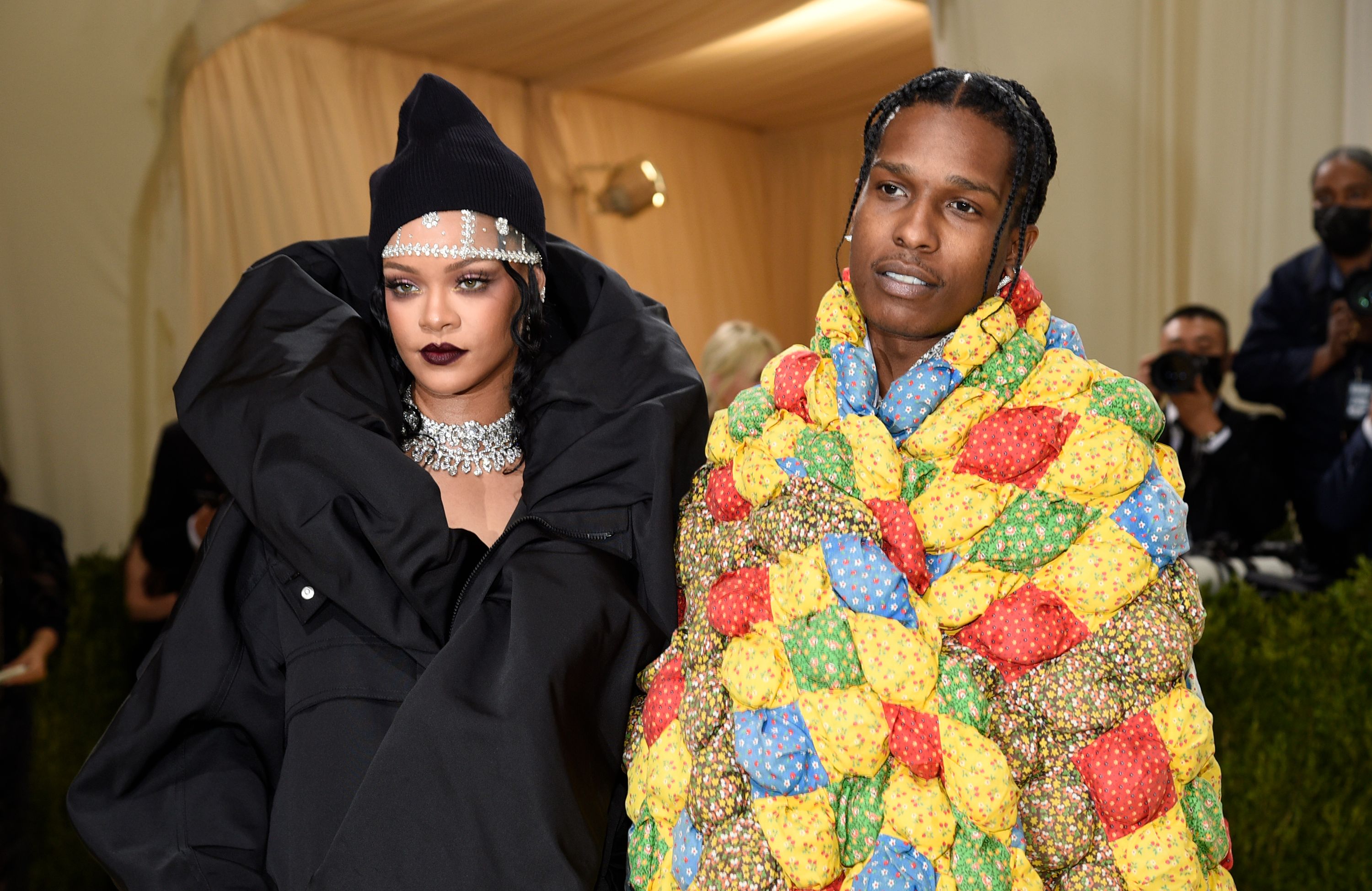 Download von www.picturedesk.com am 29.09.2021 (11:36).  Rihanna, left, and ASAP Rocky attend The Metropolitan Museum of Art's Costume Institute benefit gala celebrating the opening of the "In America: A Lexicon of Fashion" exhibition on Monday, Sept. 13, 2021, in New York. (Photo by Evan Agostini/Invision/AP) - 20210914_PD1110 - Rechteinfo: Rights Managed (RM)