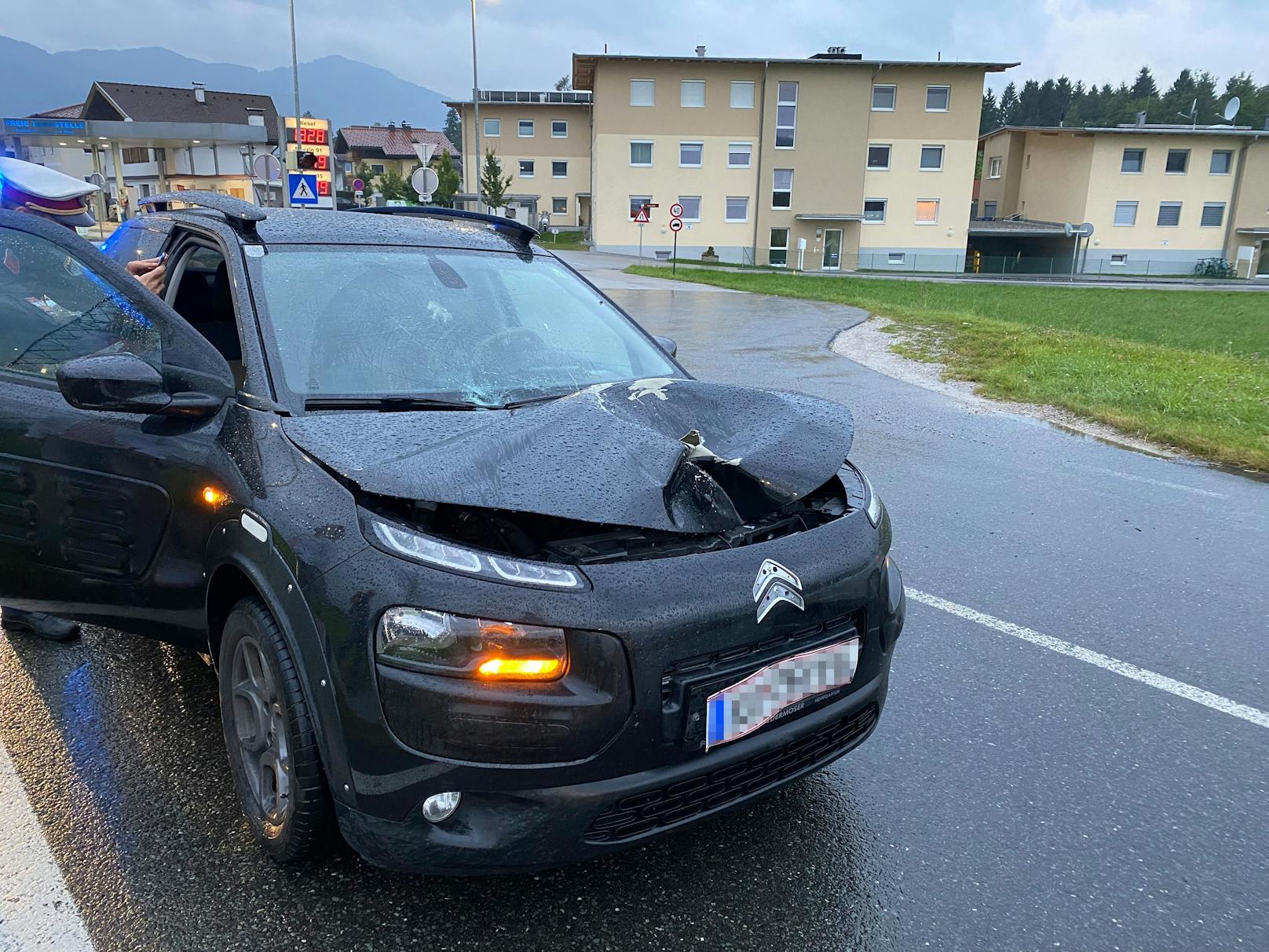 Ein Bursch (10) ist am Mittwoch in Kirchbichl von einem Auto angefahren und verletzt worden. 