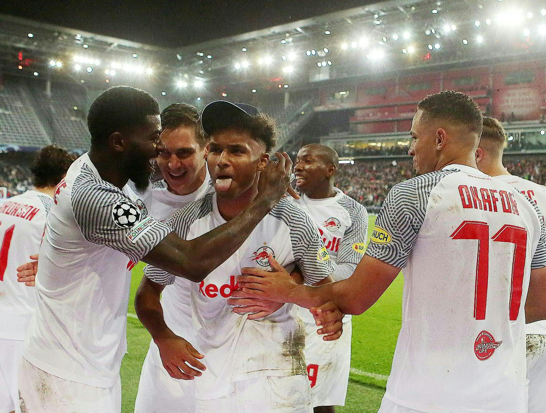 Karim Adeyemi erzielt einen Doppelpack vom Elfmeterpunkt. 