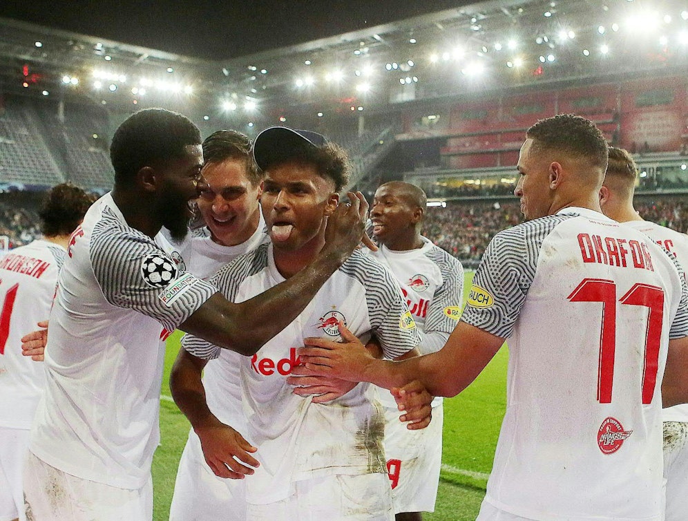 Karim Adeyemi erzielt einen Doppelpack vom Elfmeterpunkt. 