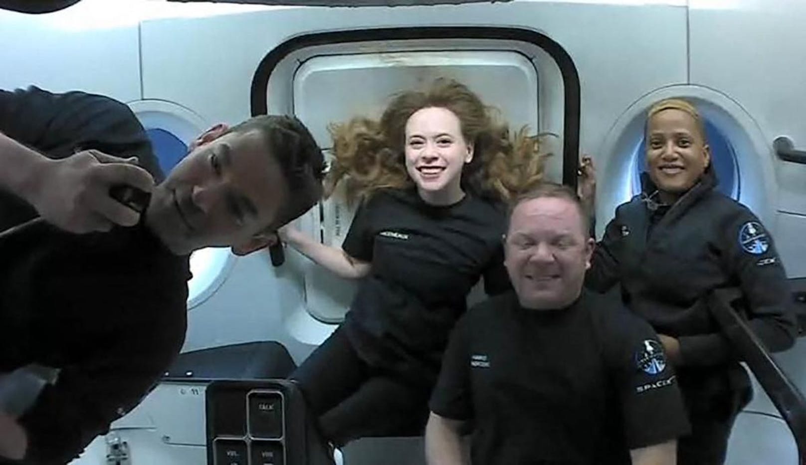 Das sind die vier Passagiere und Passagierinnen an Bord des Spacex-Raumschiffs.
