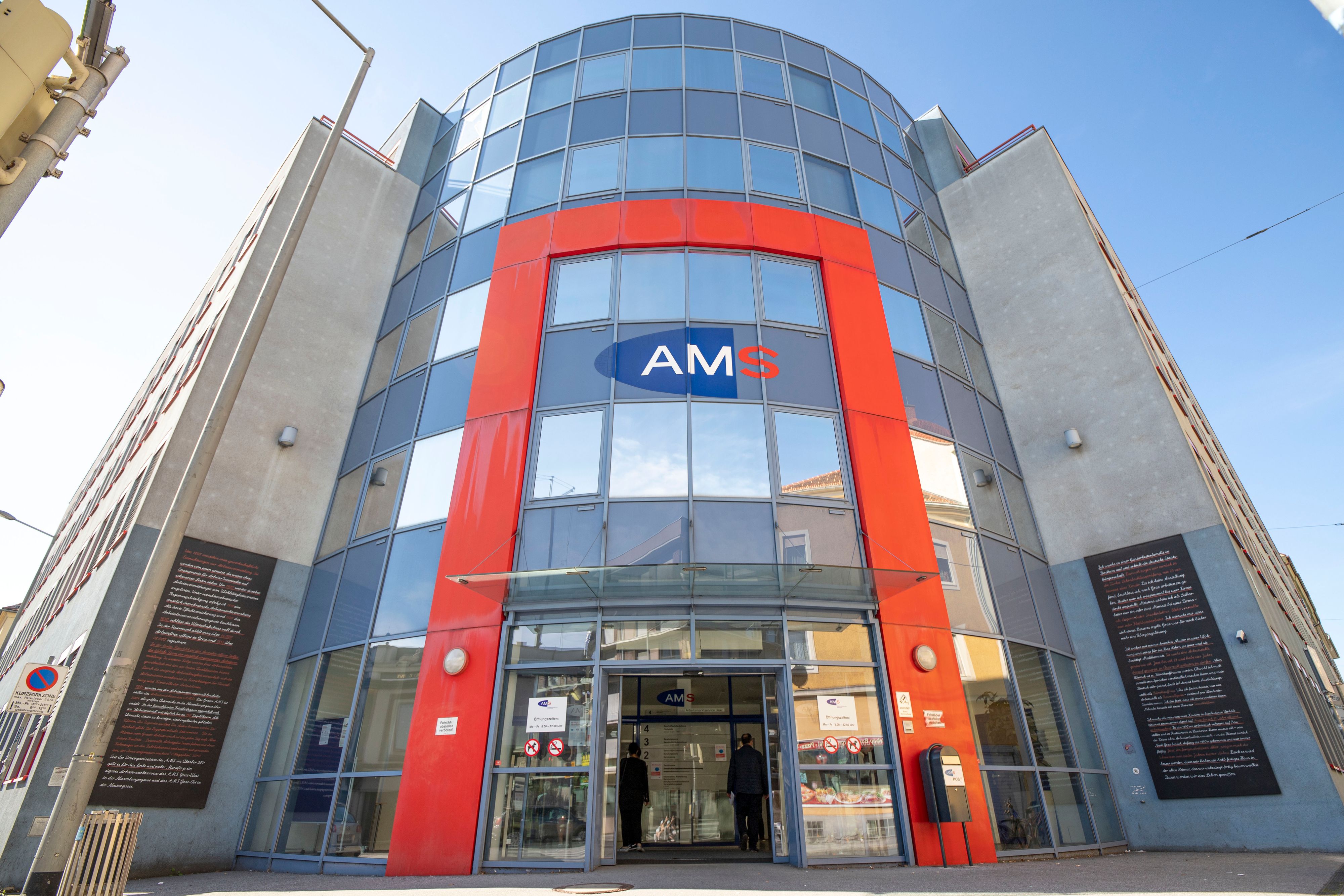 Wie die "Heute" erfuhr, werden durch das Auslaufen der Notstandshilfe-Sonderregelung rund 200.000 Haushalte beeinträchtigt.