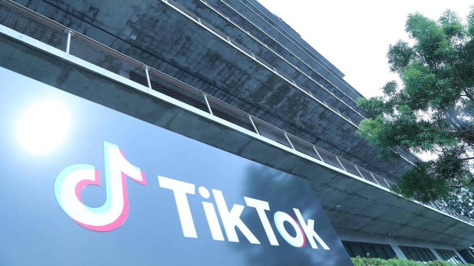 Eine Trennung von Tiktok werde als letzte Option gesehen, schrieb der Finanzdienst Bloomberg am Dienstag unter Berufung auf informierte Personen.