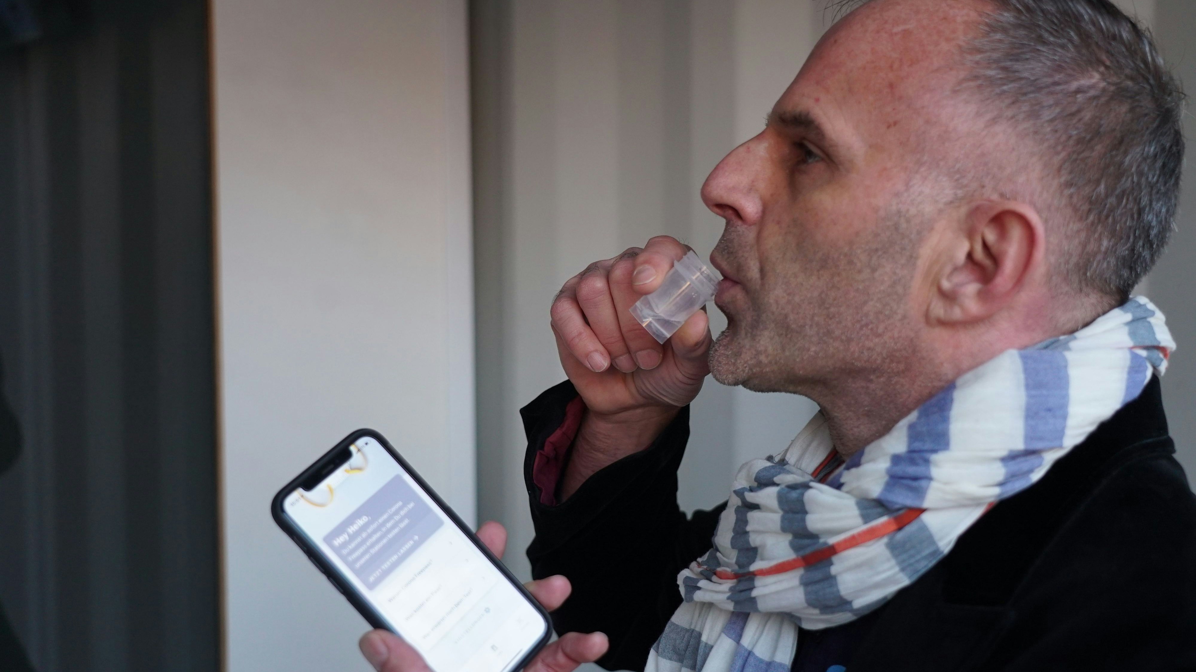 Auch im Burgenland können ab Freitag Gurgeltests bequem von zu Hause aus durchgeführt werden.