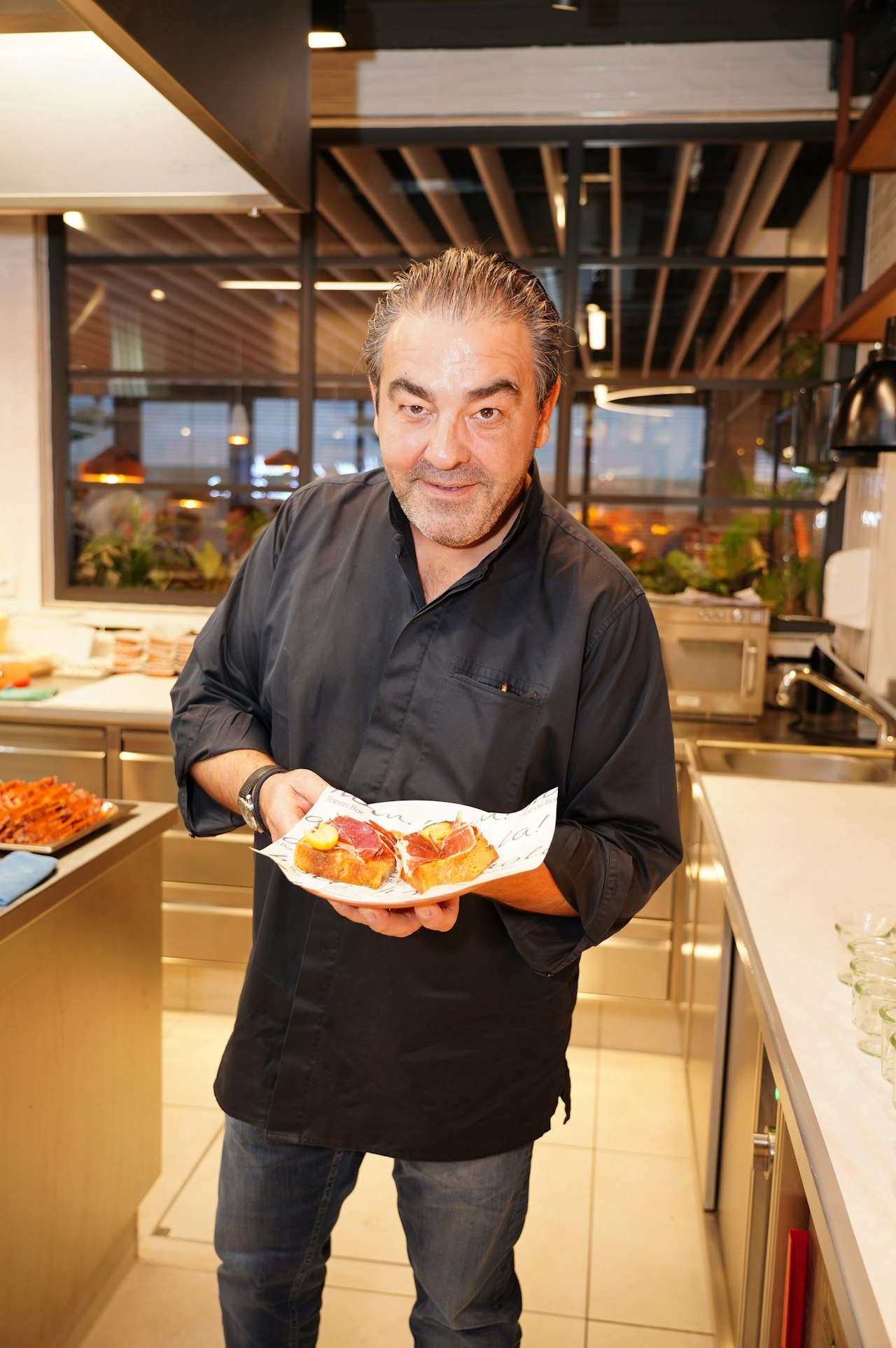 Heute.at - Starkoch kochte mit Tapas Autofans ein