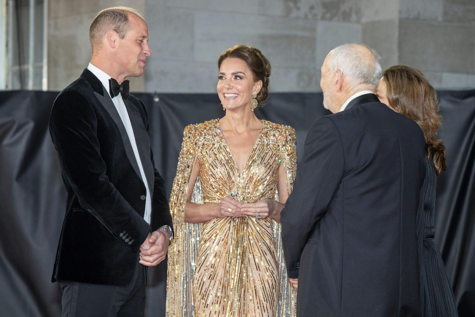 Herzogin Kate mit Prinz William auf der "Bond"-Premiere