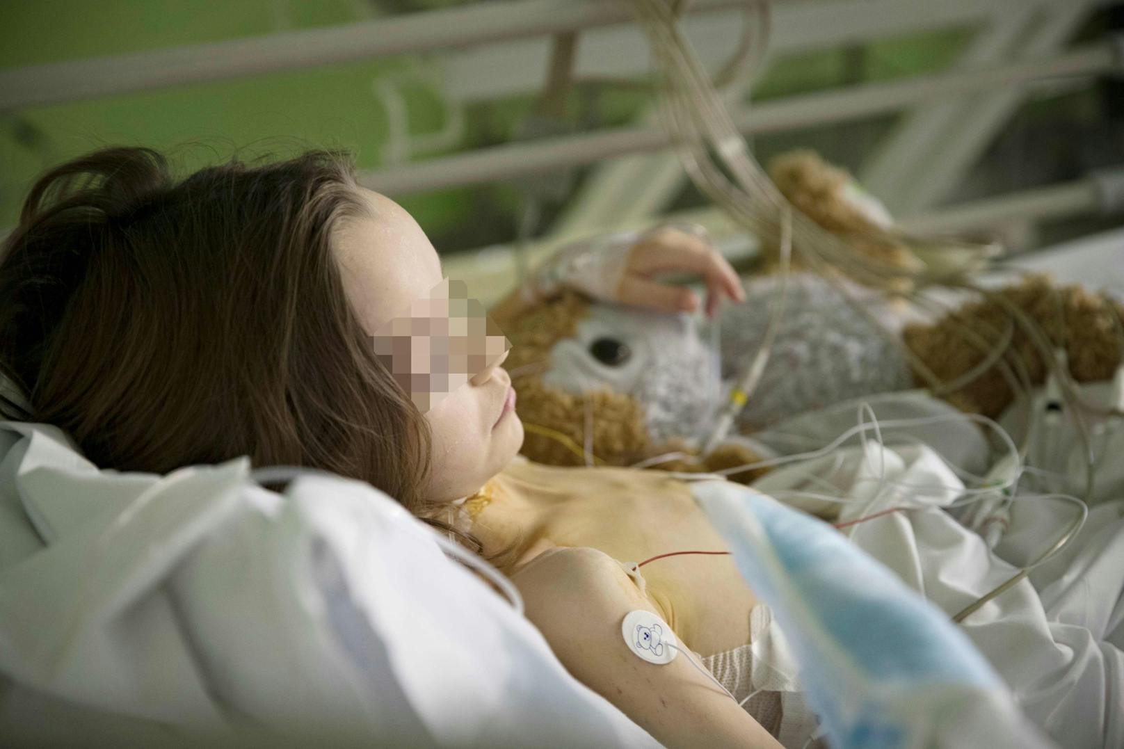 Ein Kind wird auf der Intensivstation eines Spitals behandelt. "Gar nicht so selten", sagt der Experte.