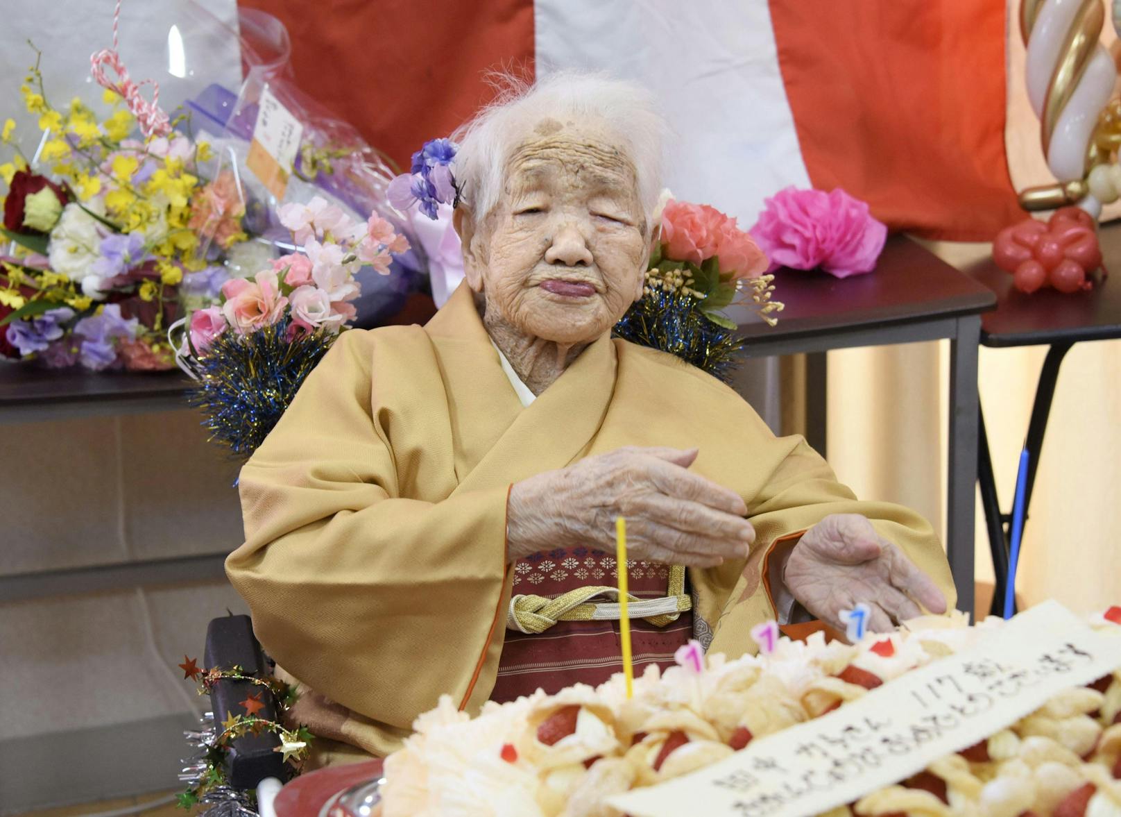 Die Japanerin&nbsp;Kane Tanaka&nbsp;hält derzeit den Altersrekord. Das Fotos zeigt sie bei ihrem 117. Geburtstag im vergangenen Jahr.