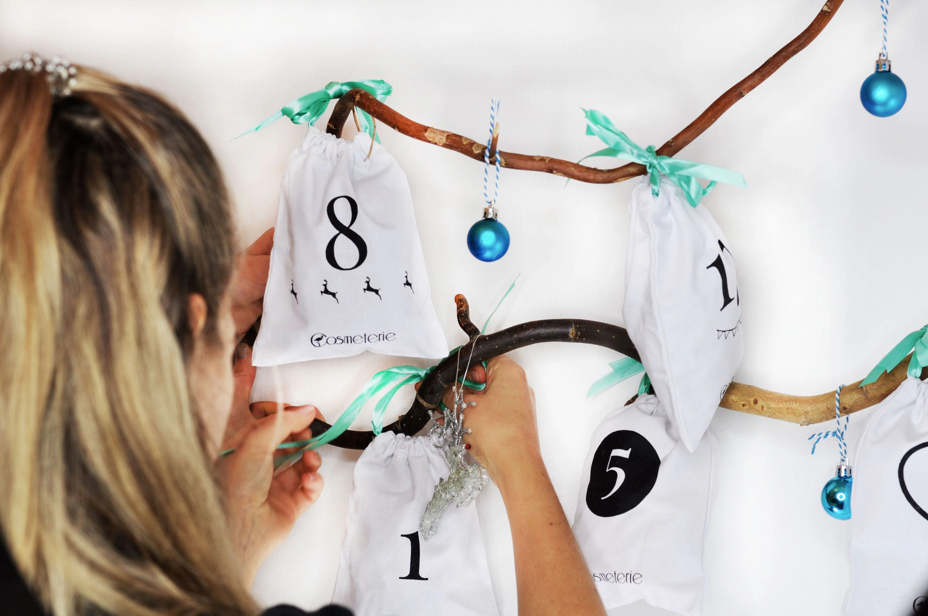 Der begehrte Beauty-Adventkalender von Cosmeterie hat seinen Verkaufsstart am 1.10.2021 um Mitternacht!