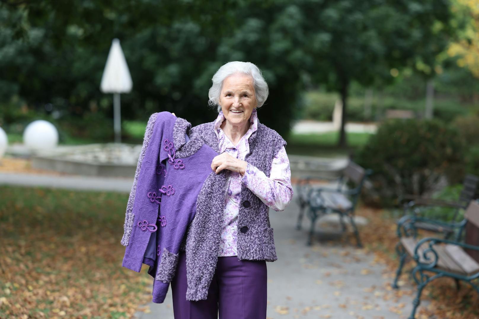 Anna Jarisch (84) könnte leicht Wiens älteste Mode-Designerin sein. 