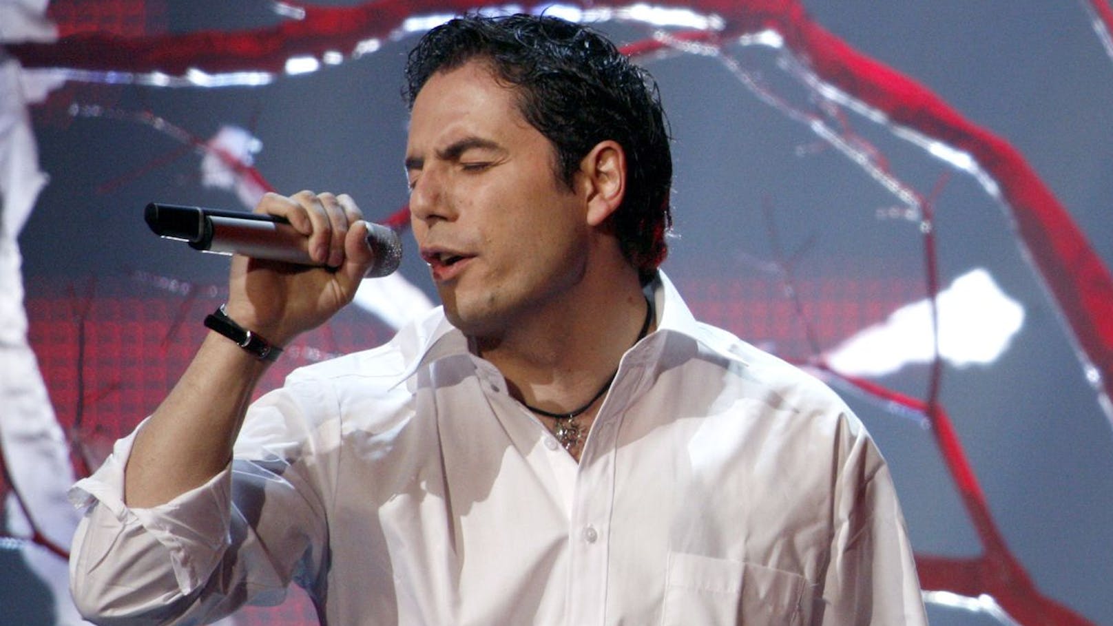 Hayko trat 2007 mit dem Song "Anytime You Need" für Armenien beim Eurovision Song Contest an.