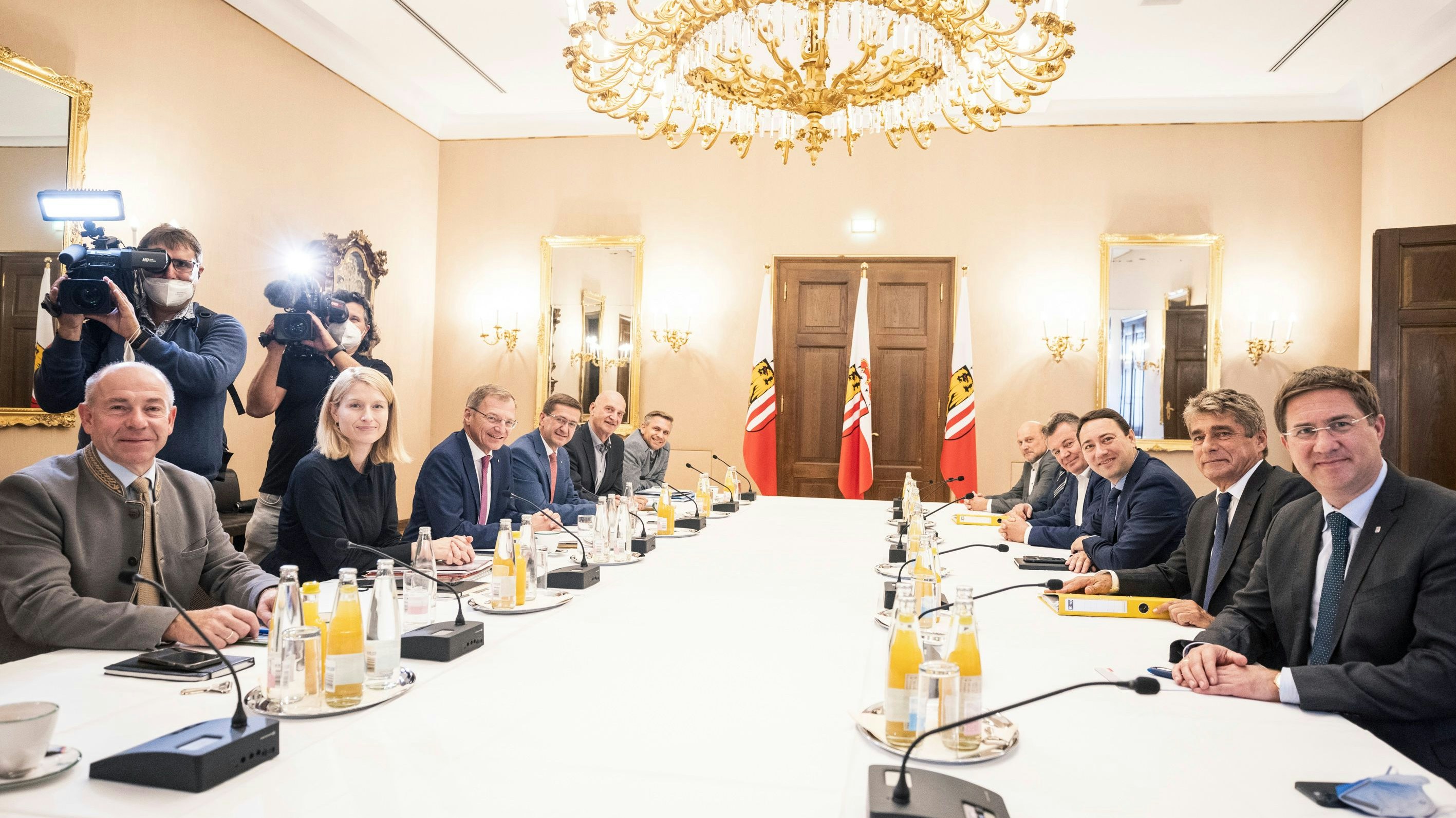 Die Spitzen von ÖVP (links) und FPÖ (rechts) trafen am Mittwoch zu ersten Gesprächen über eine Koalition zusammen.